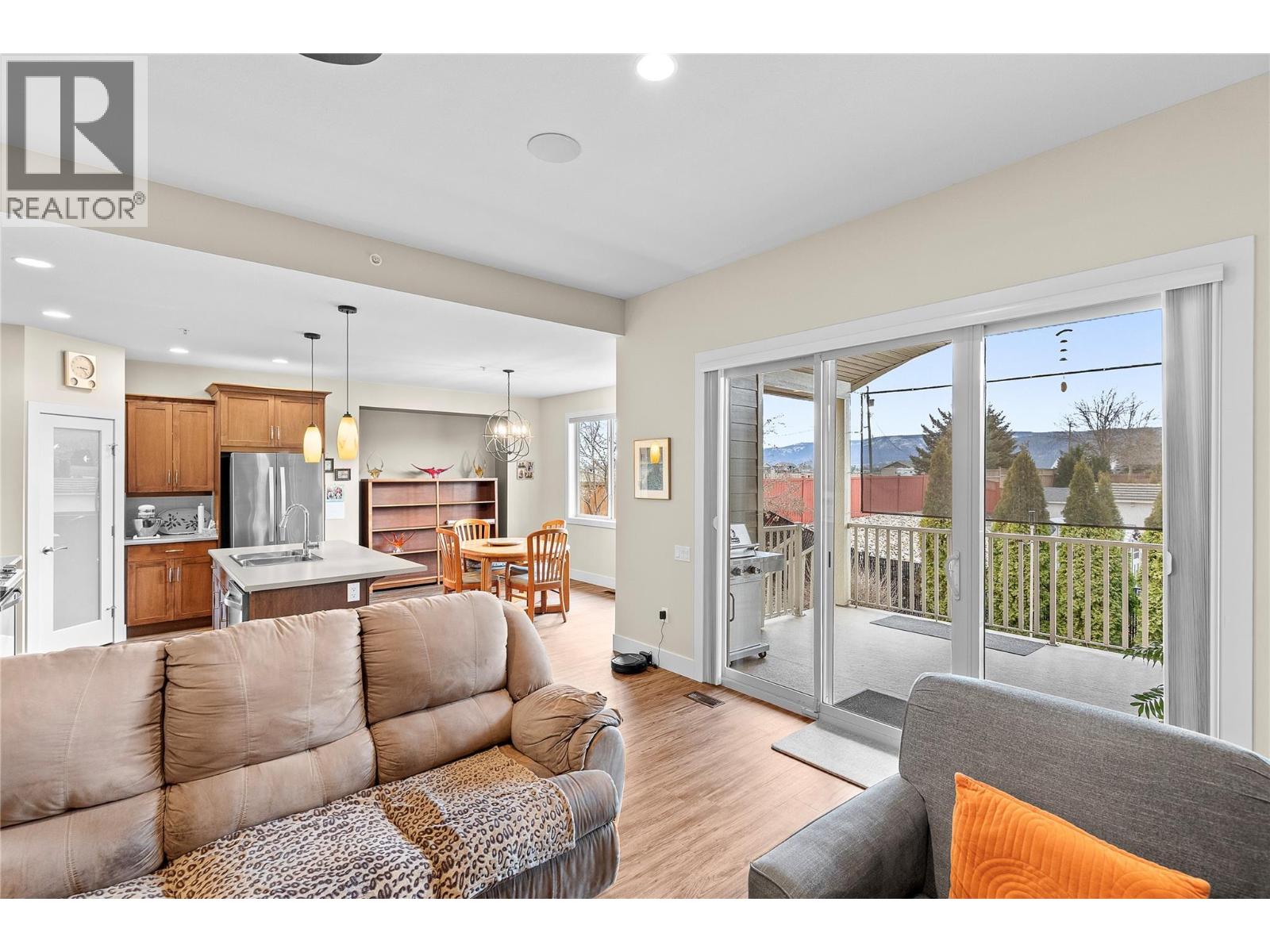 2372 Oglow Drive, Armstrong