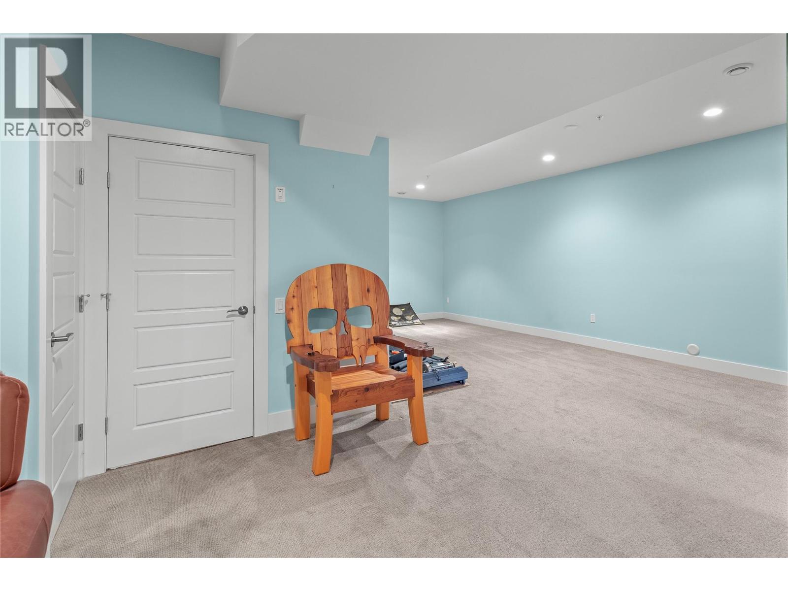 2372 Oglow Drive, Armstrong