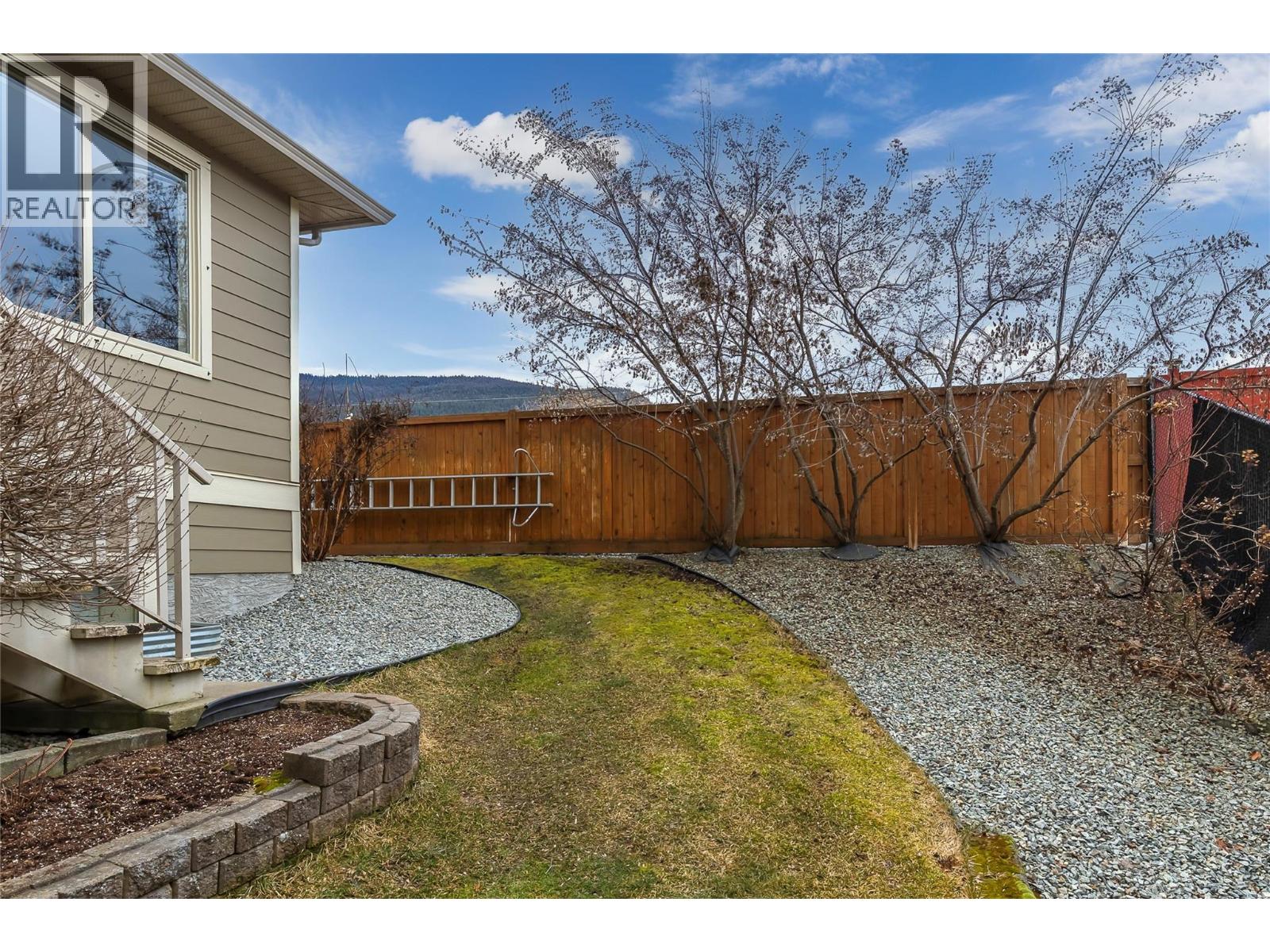 2372 Oglow Drive, Armstrong