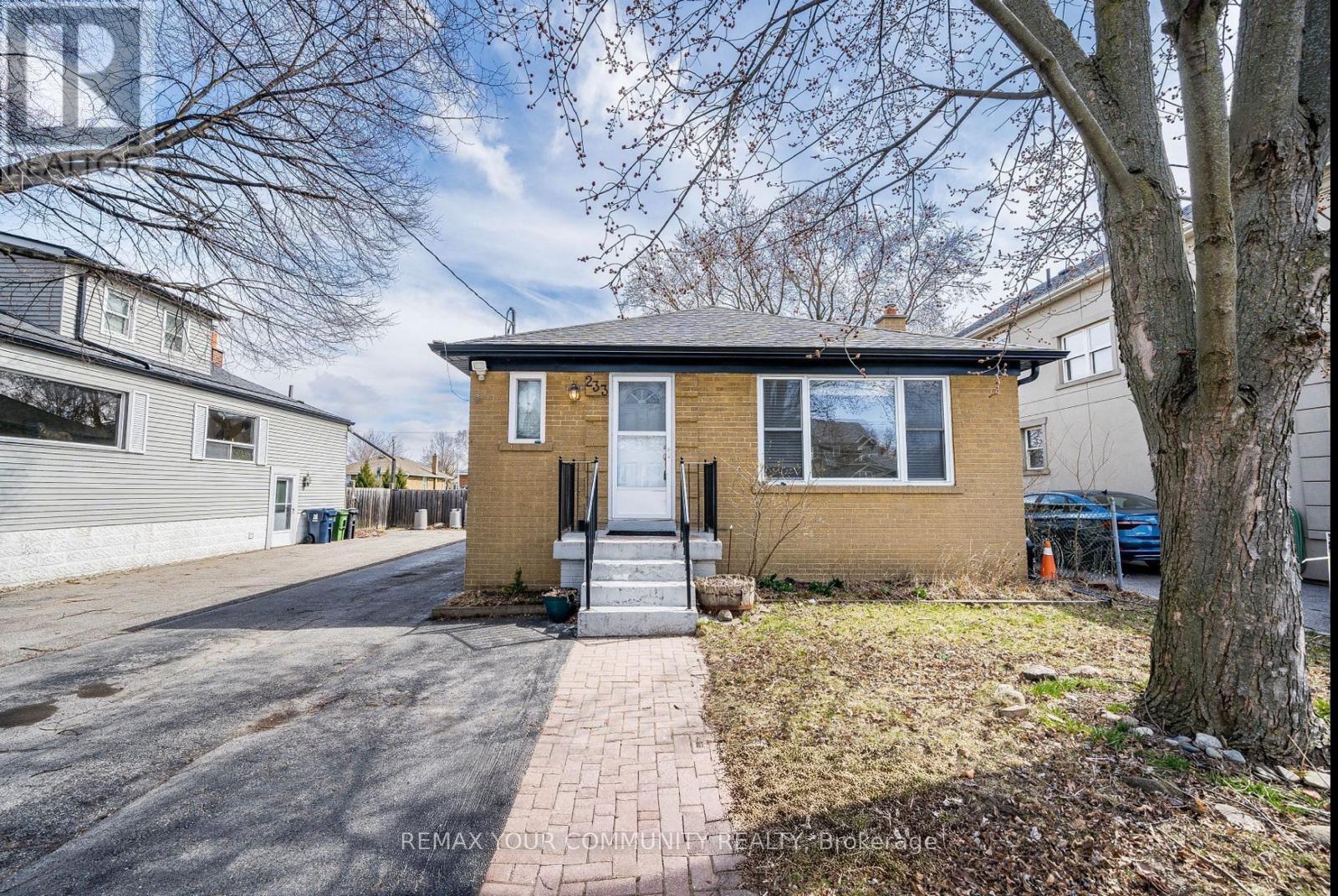 Listing photo of UPPER - 233 BETA STREET