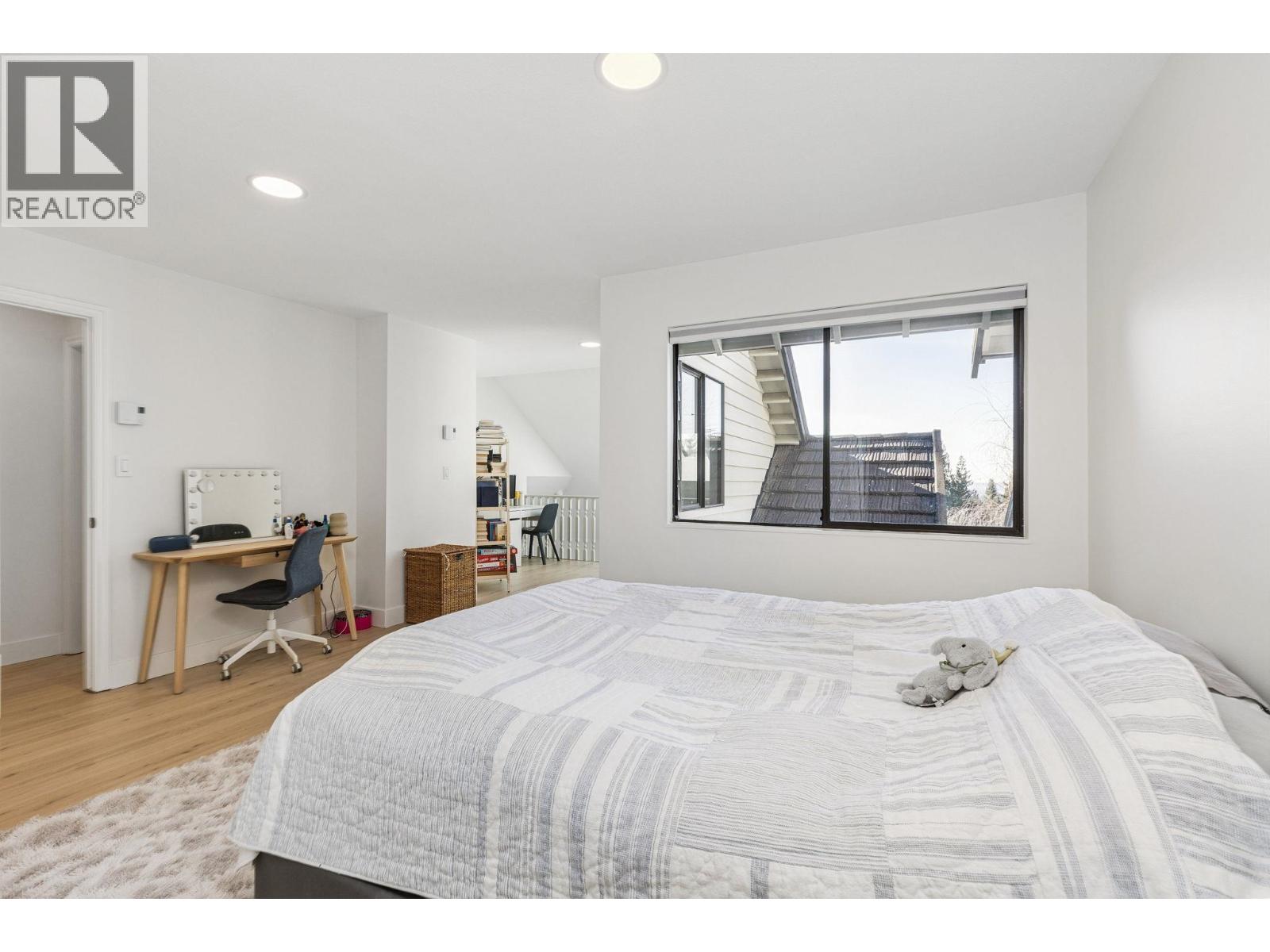 5709 OWL COURT, North Vancouver