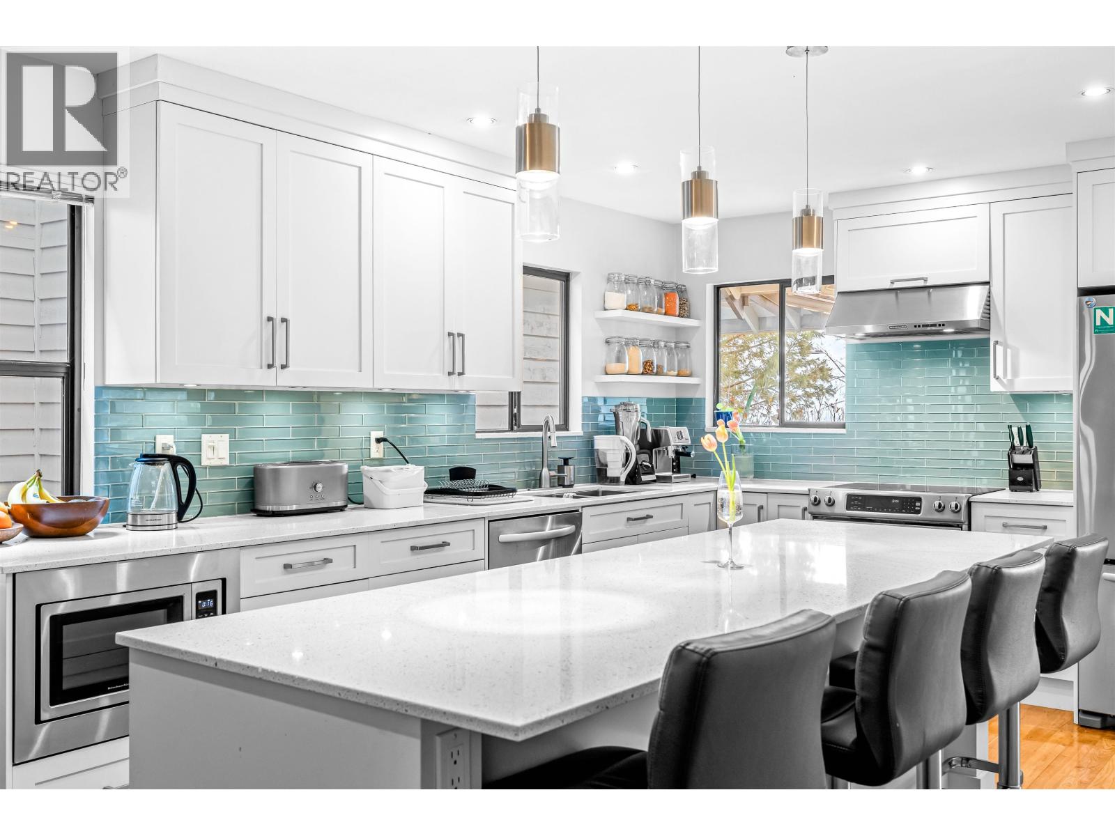 5709 OWL COURT, North Vancouver