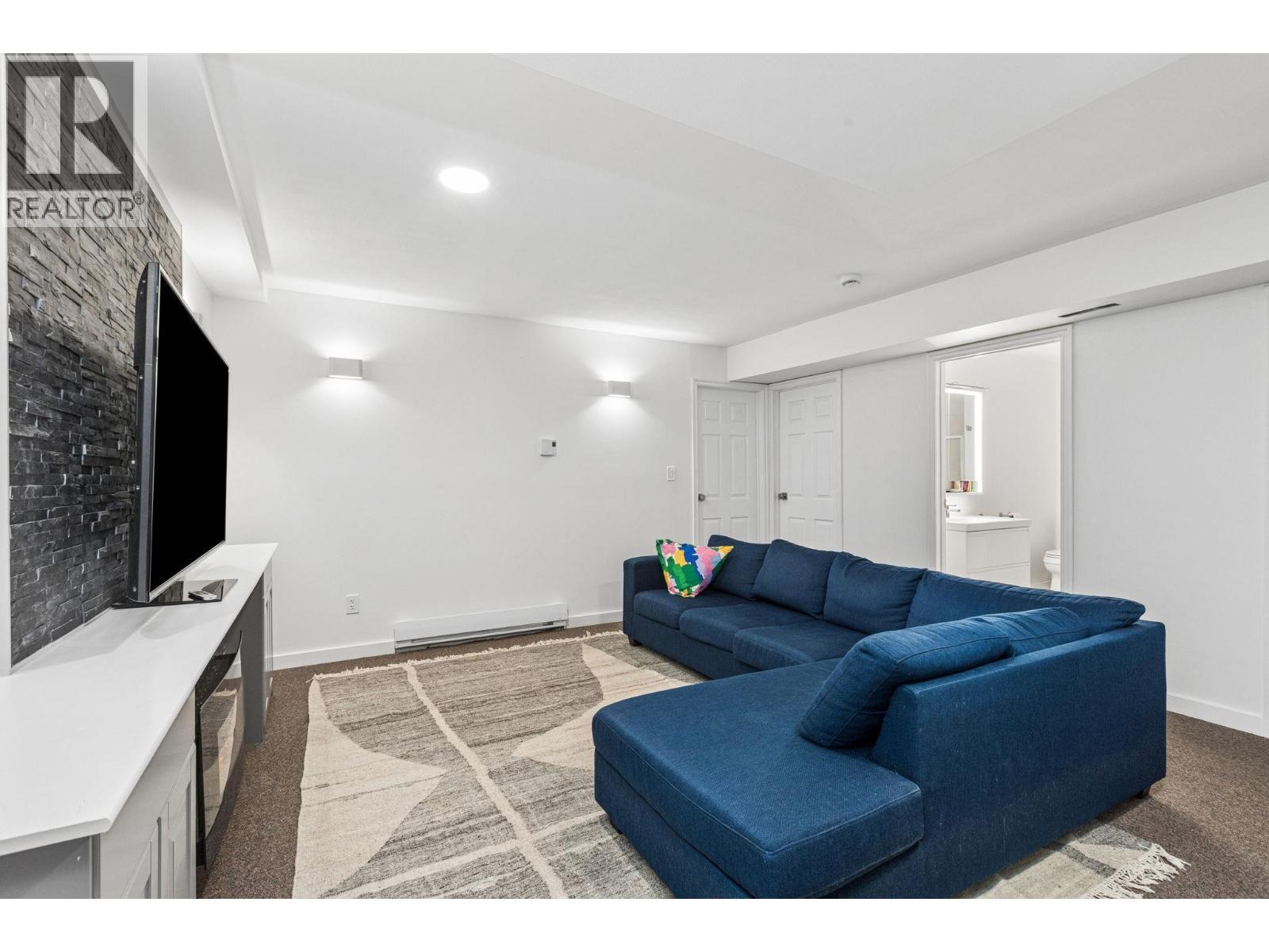 5709 OWL COURT, North Vancouver