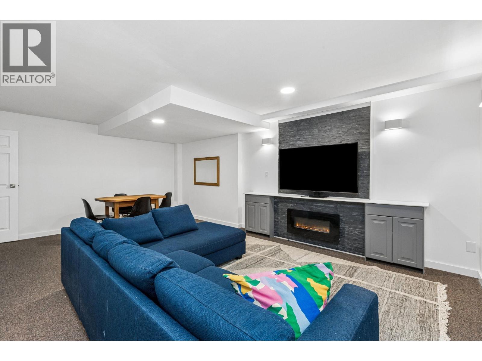 5709 OWL COURT, North Vancouver