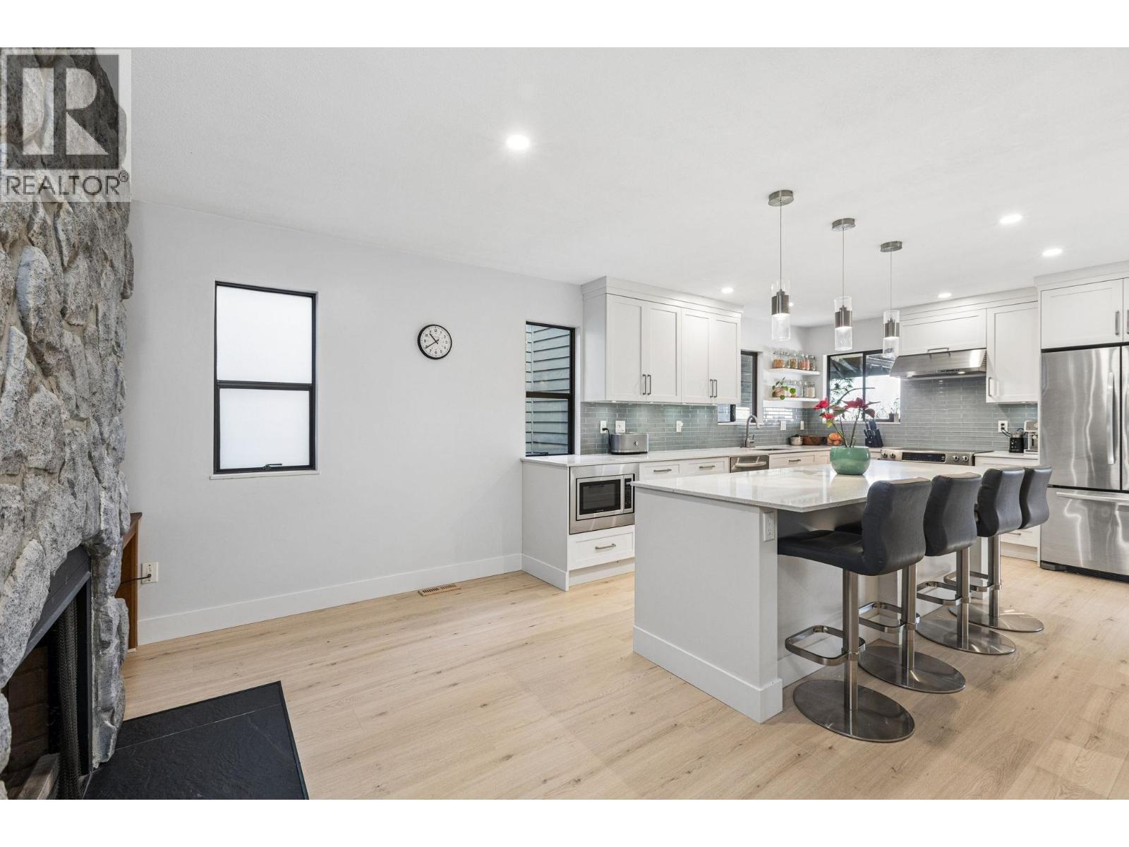 5709 OWL COURT, North Vancouver