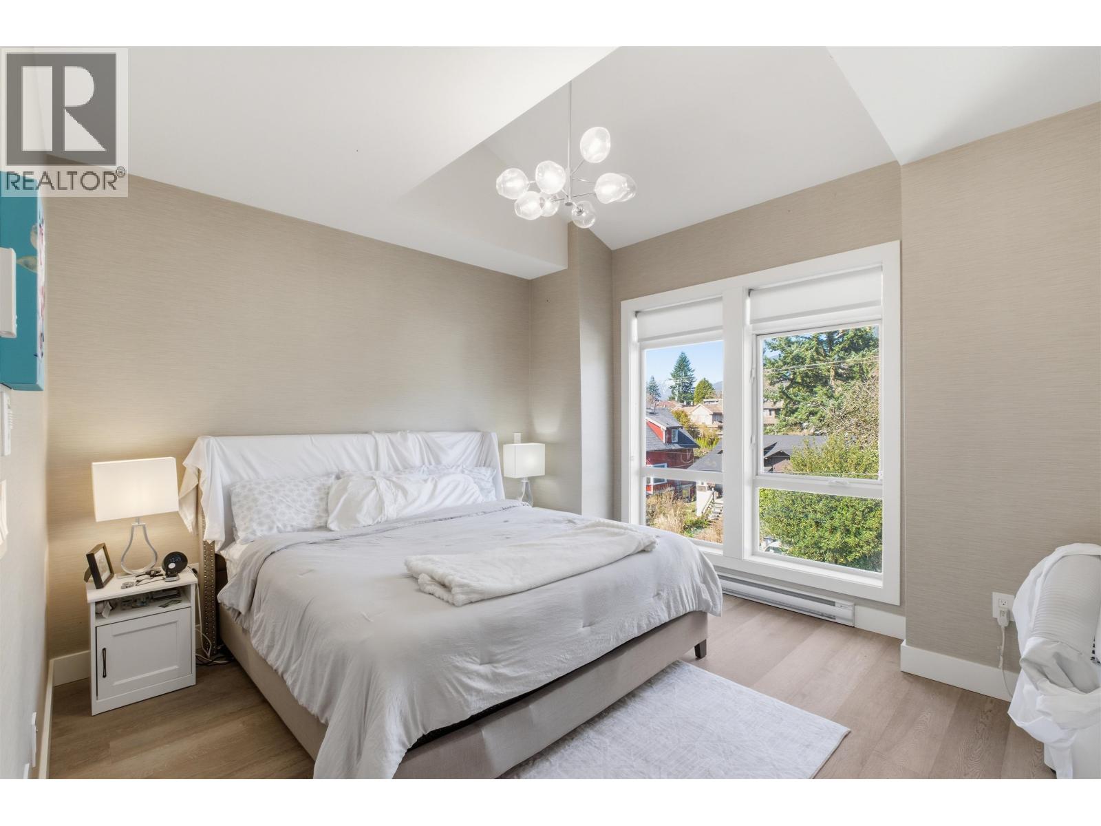 1 115 W QUEENS ROAD, North Vancouver