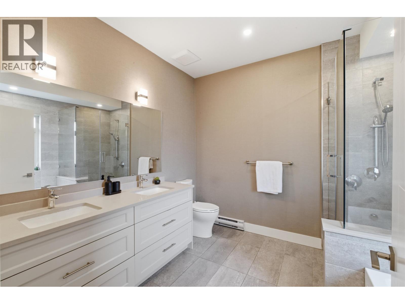 1 115 W QUEENS ROAD, North Vancouver