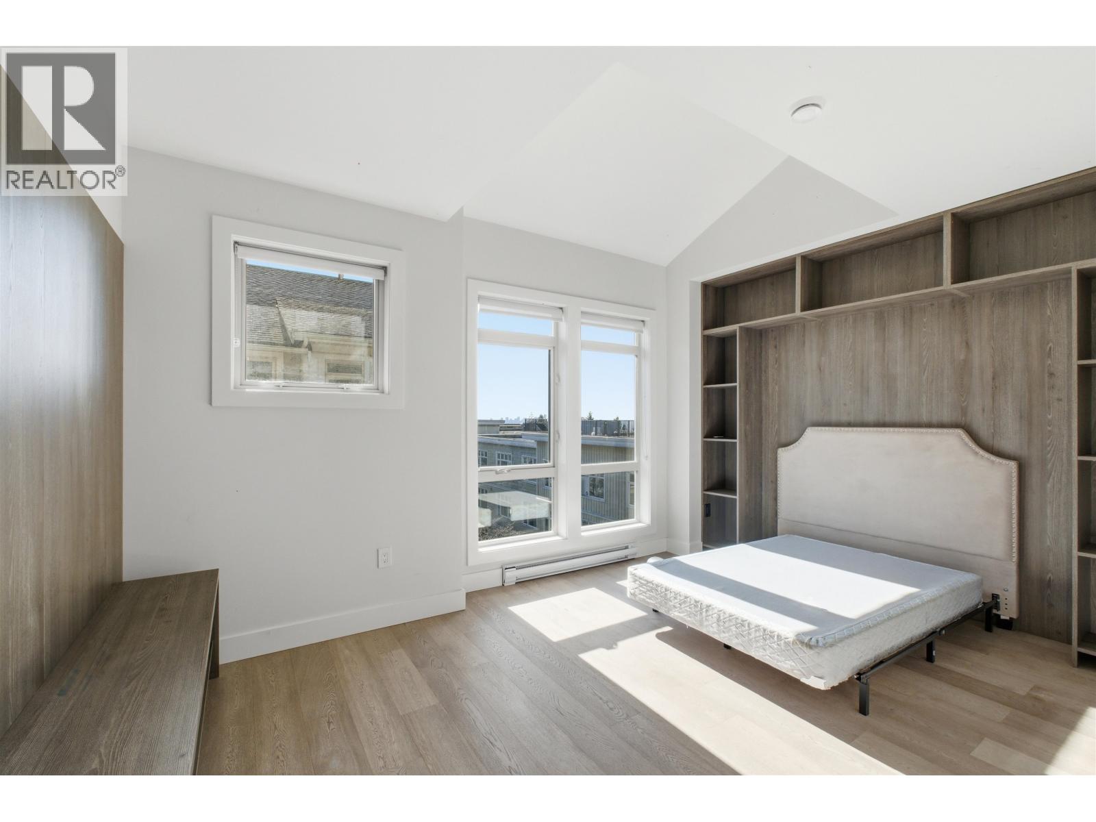 1 115 W QUEENS ROAD, North Vancouver