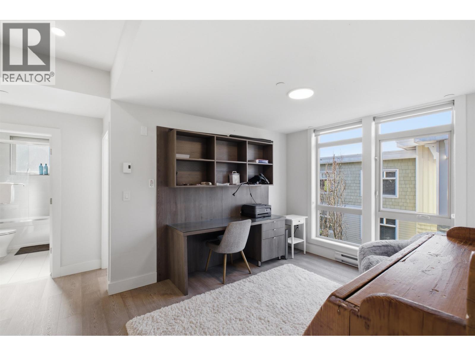 1 115 W QUEENS ROAD, North Vancouver