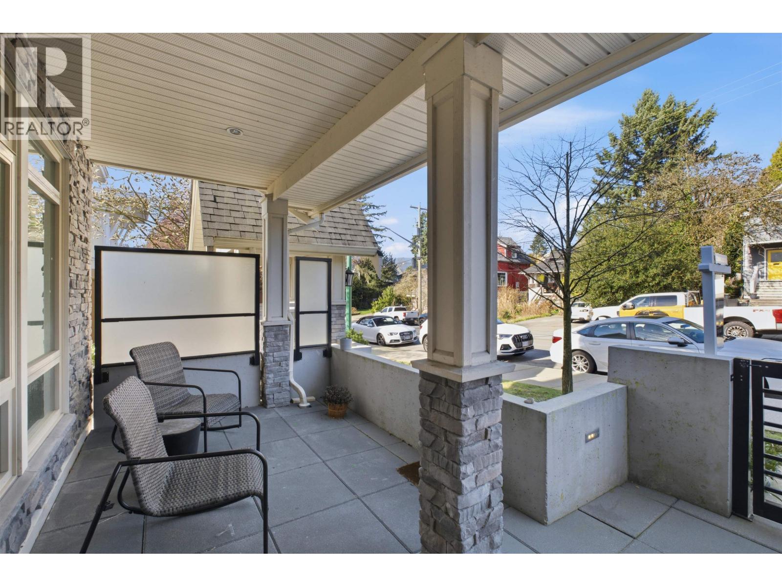 1 115 W QUEENS ROAD, North Vancouver