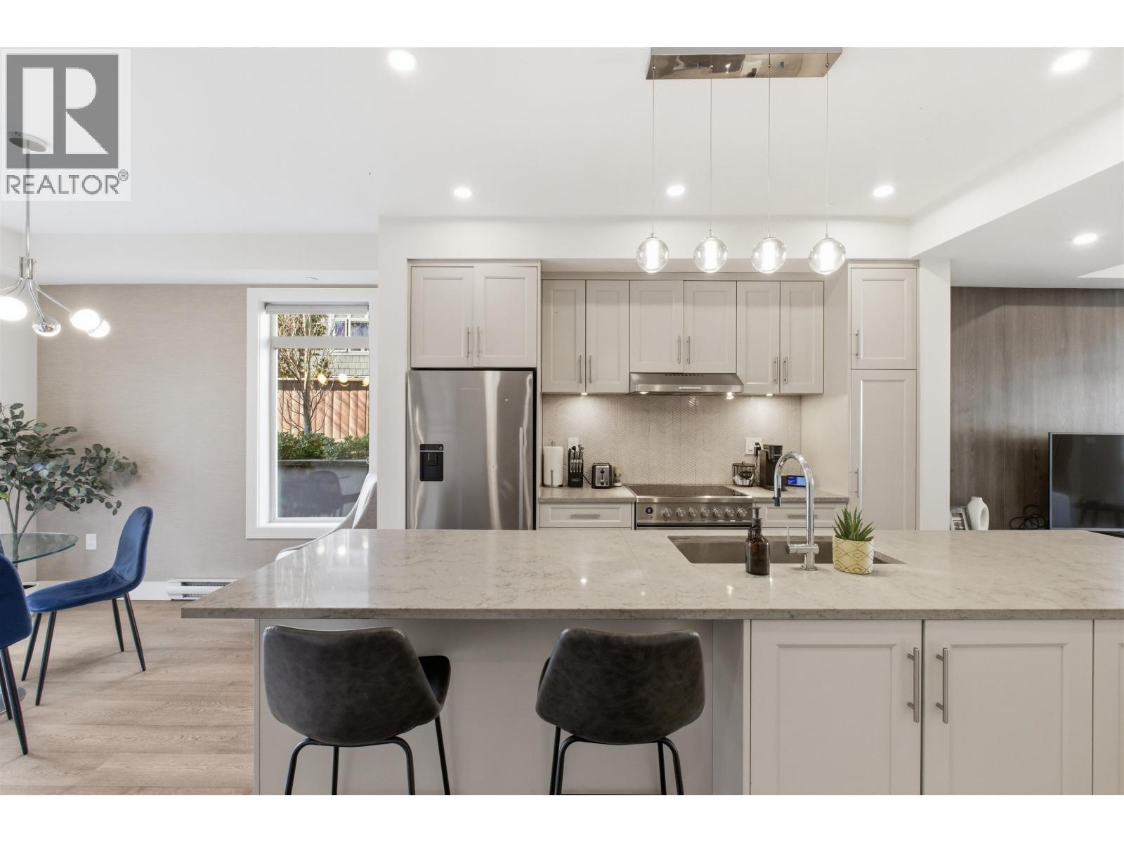 1 115 W QUEENS ROAD, North Vancouver