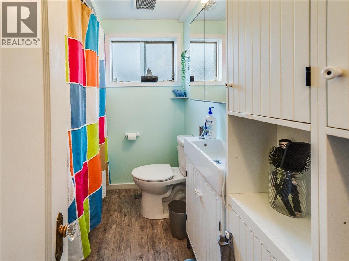 1220 Third Avenue, Trail