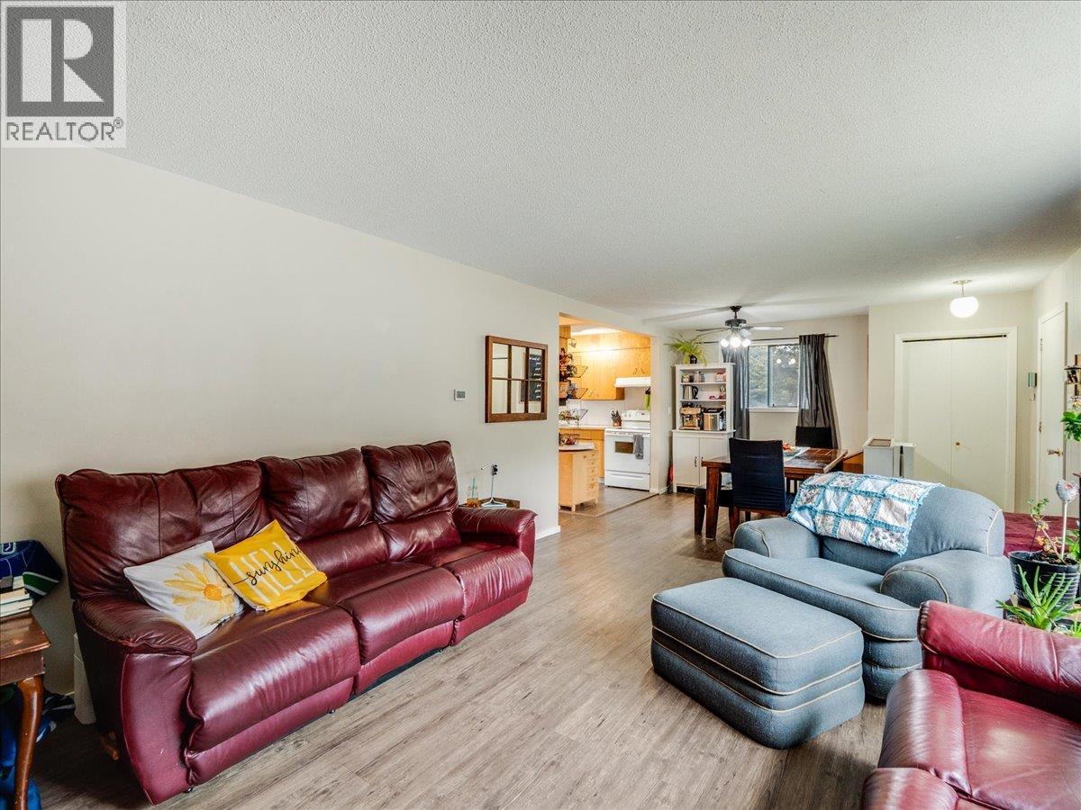 1220 Third Avenue, Trail