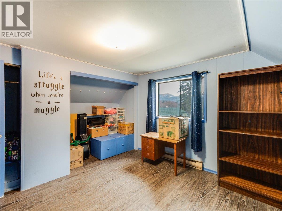 1220 Third Avenue, Trail