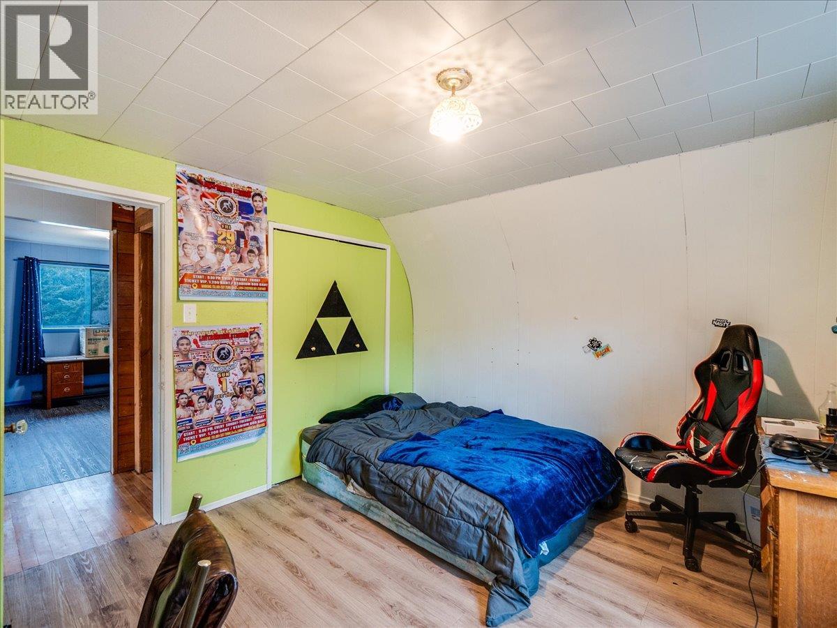 1220 Third Avenue, Trail