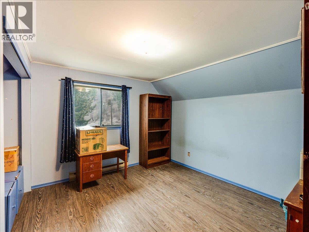 1220 Third Avenue, Trail