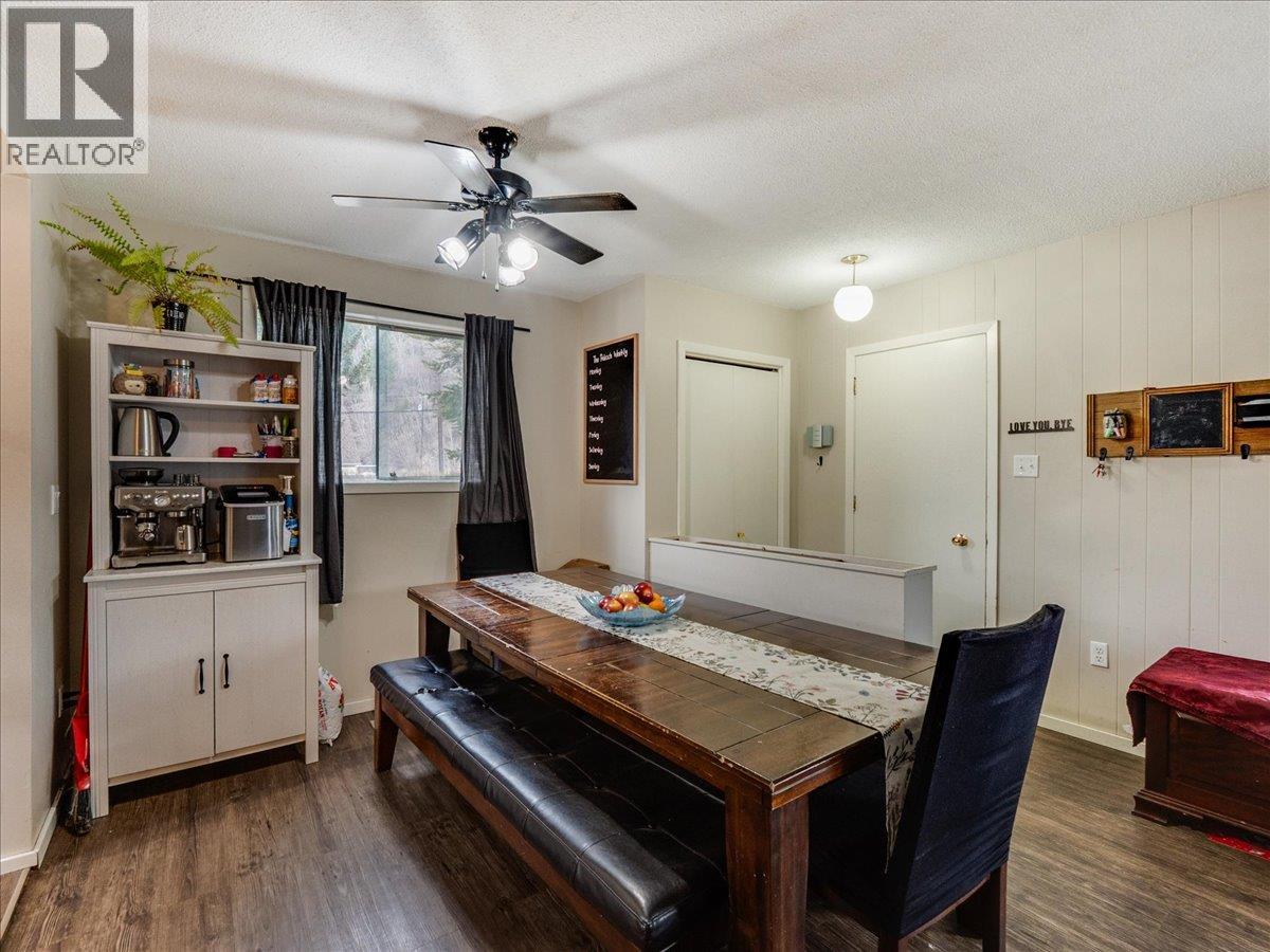 1220 Third Avenue, Trail