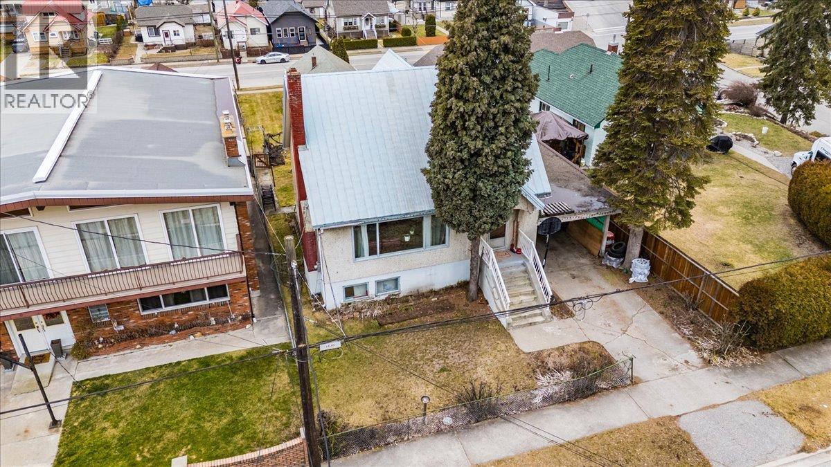 1220 Third Avenue, Trail