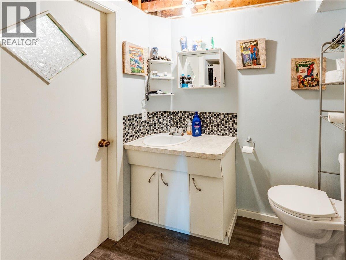 1220 Third Avenue, Trail