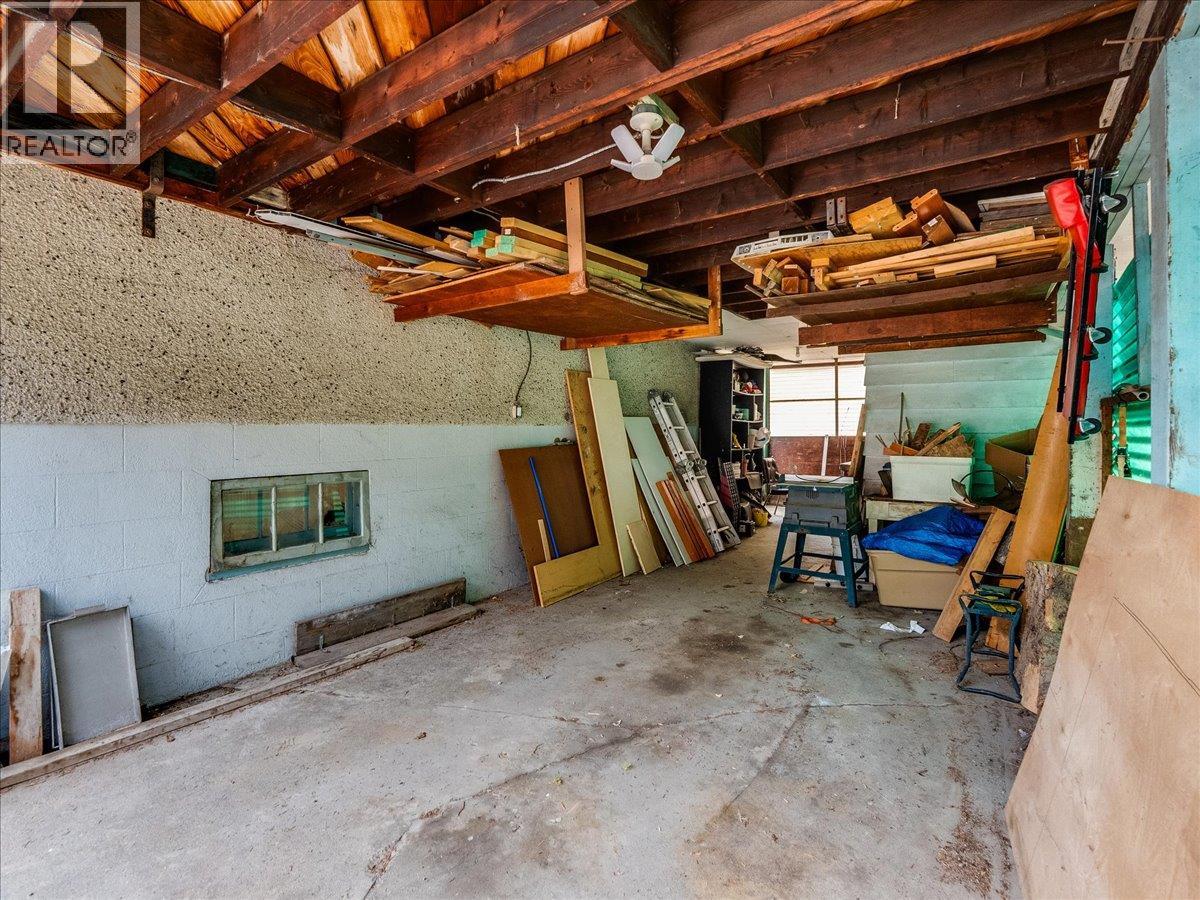 1220 Third Avenue, Trail