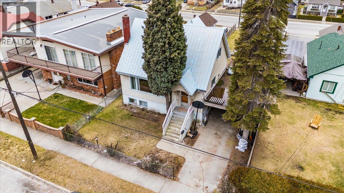 1220 Third Avenue, Trail