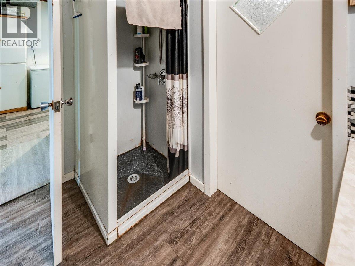 1220 Third Avenue, Trail