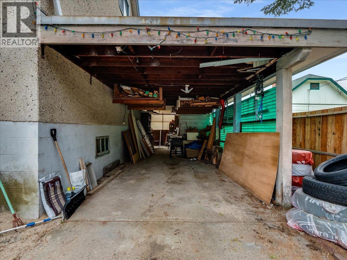 1220 Third Avenue, Trail