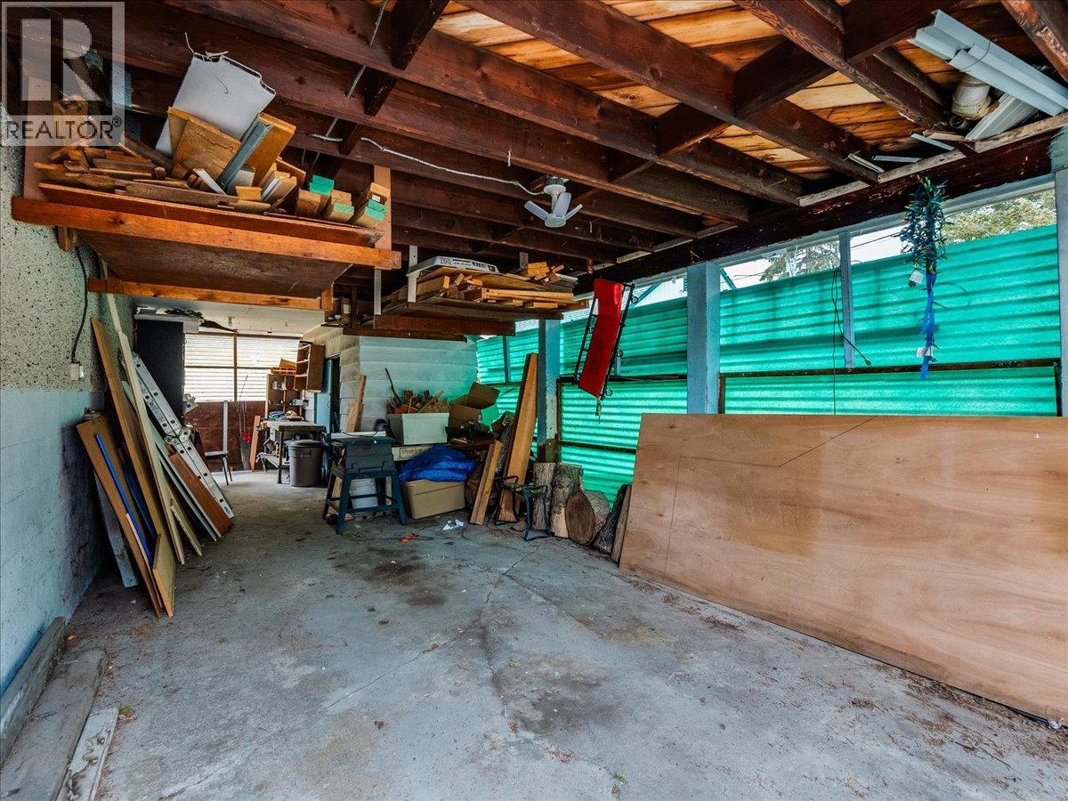 1220 Third Avenue, Trail