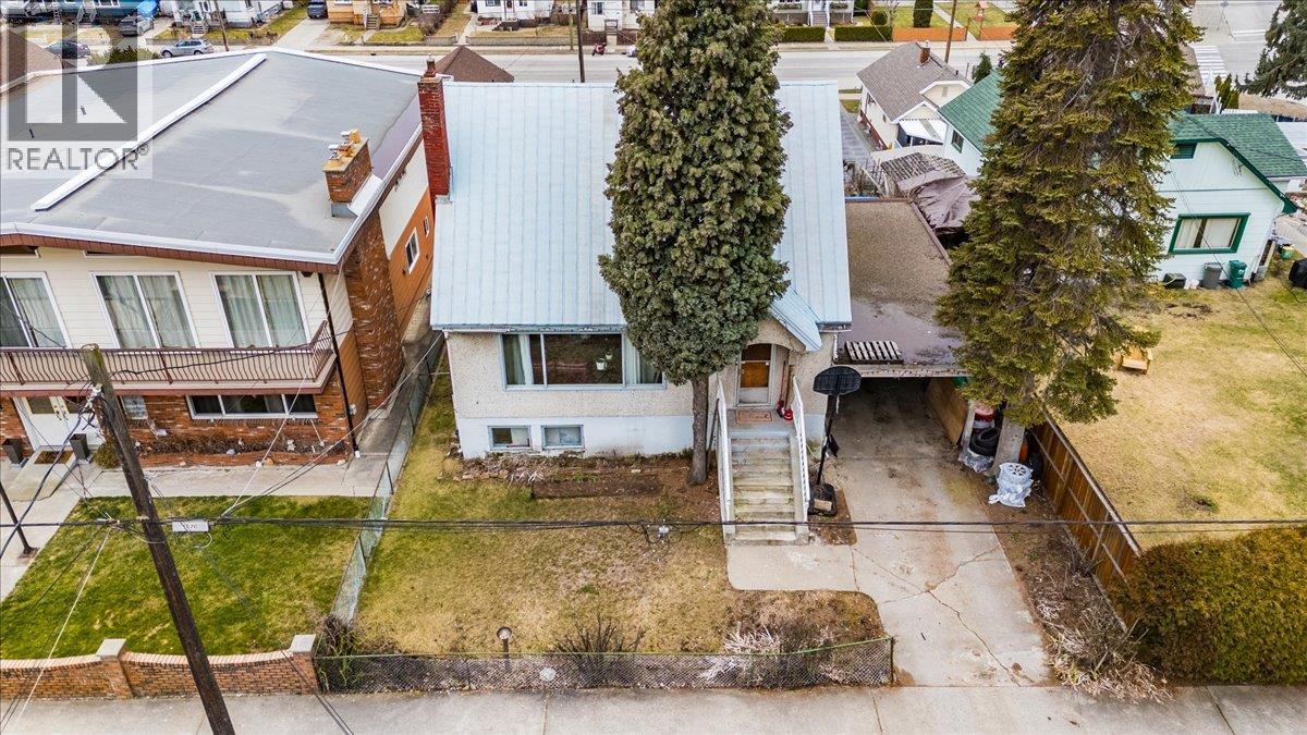 1220 Third Avenue, Trail