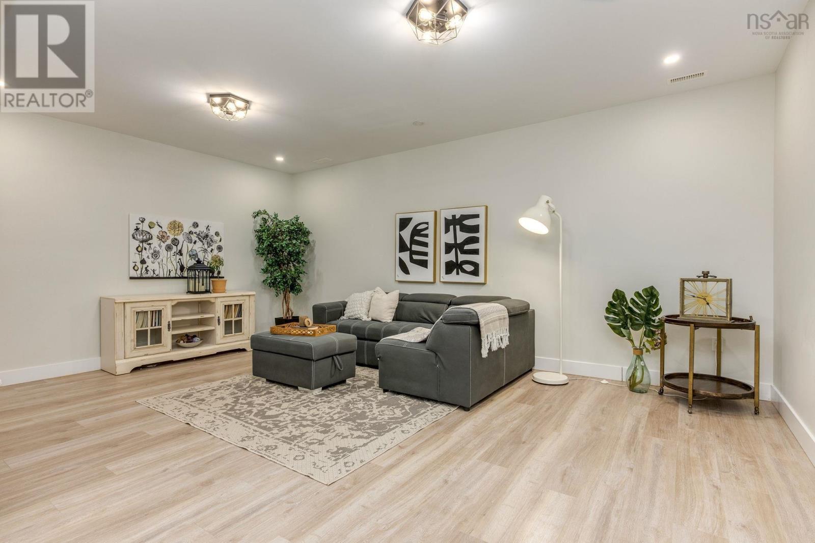 Property 35 of 47 of 72 Bristolton Avenue