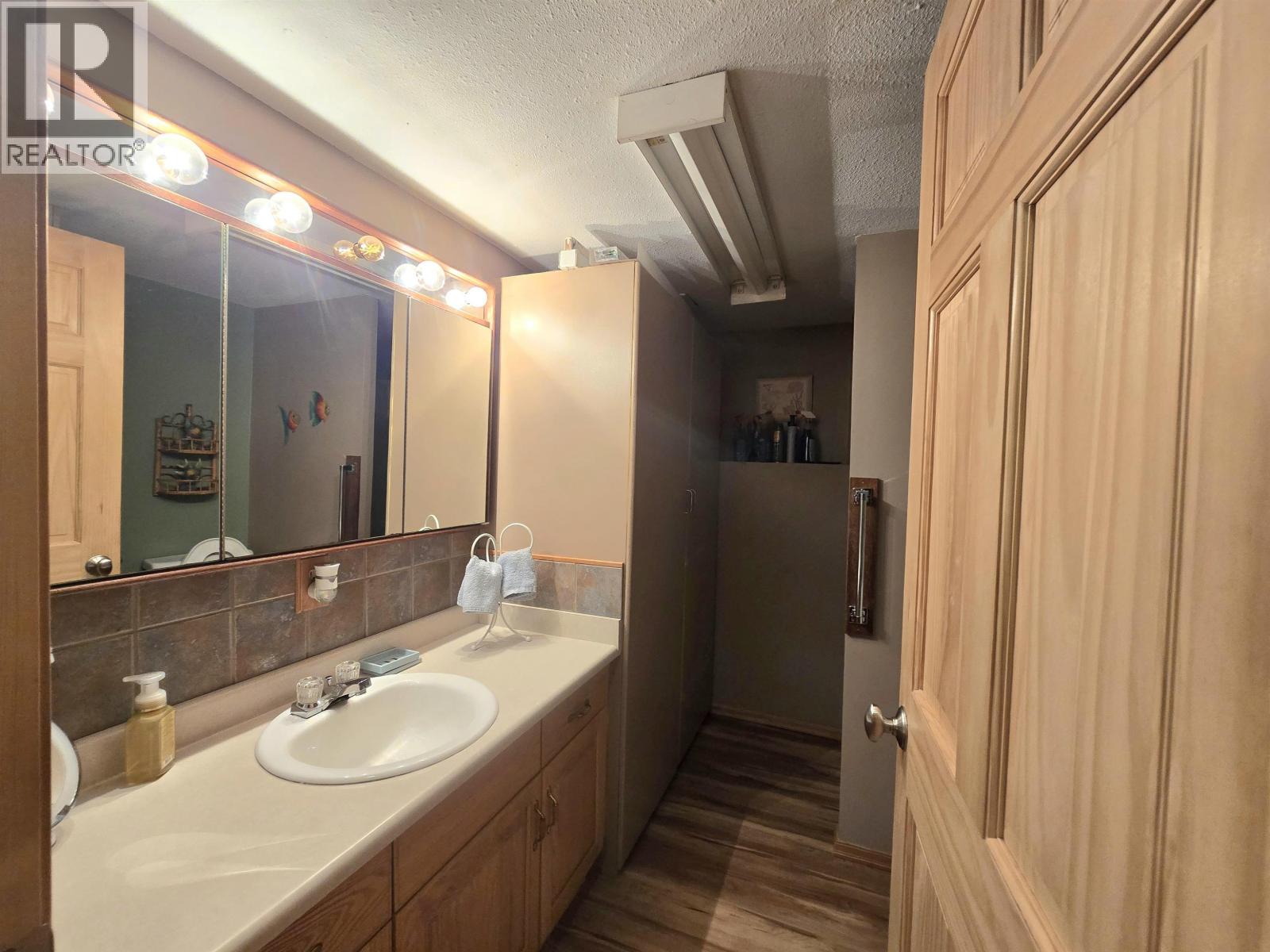 6072 LAKESHORE DRIVE, Horse Lake