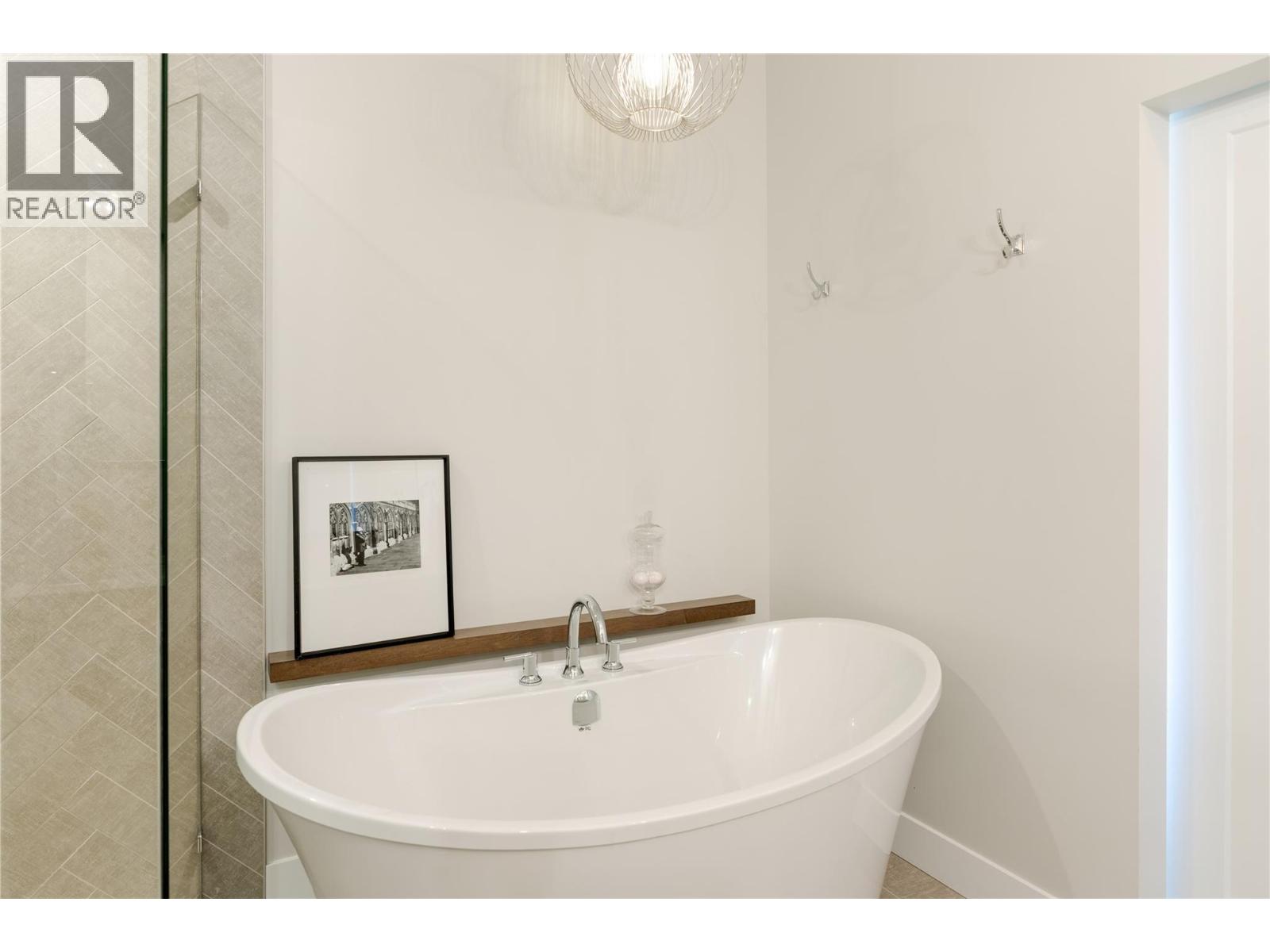  456 Sparrow Hawk Court, Kelowna