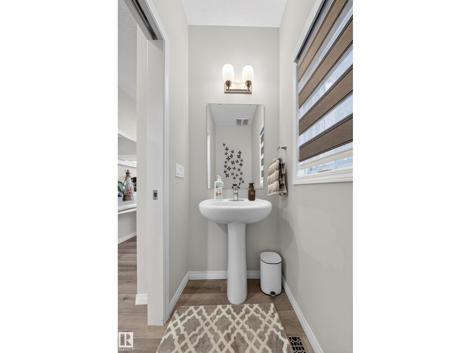 
          6085 King Landing SW
            <br/>
            <span>Edmonton</span>
            , 
            <span>AB</span>
             <span>T6W3Z7</span>
         - Photo 28