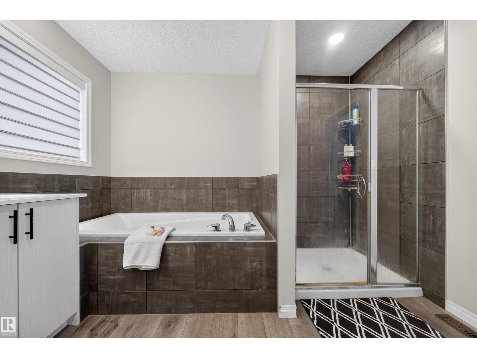 
          6085 King Landing SW
            <br/>
            <span>Edmonton</span>
            , 
            <span>AB</span>
             <span>T6W3Z7</span>
         - Photo 26