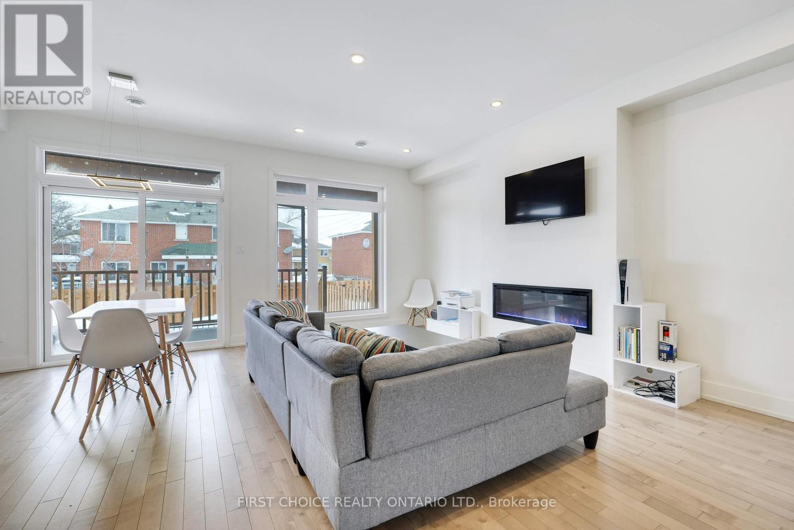 269 QUEEN MARY STREET - 9