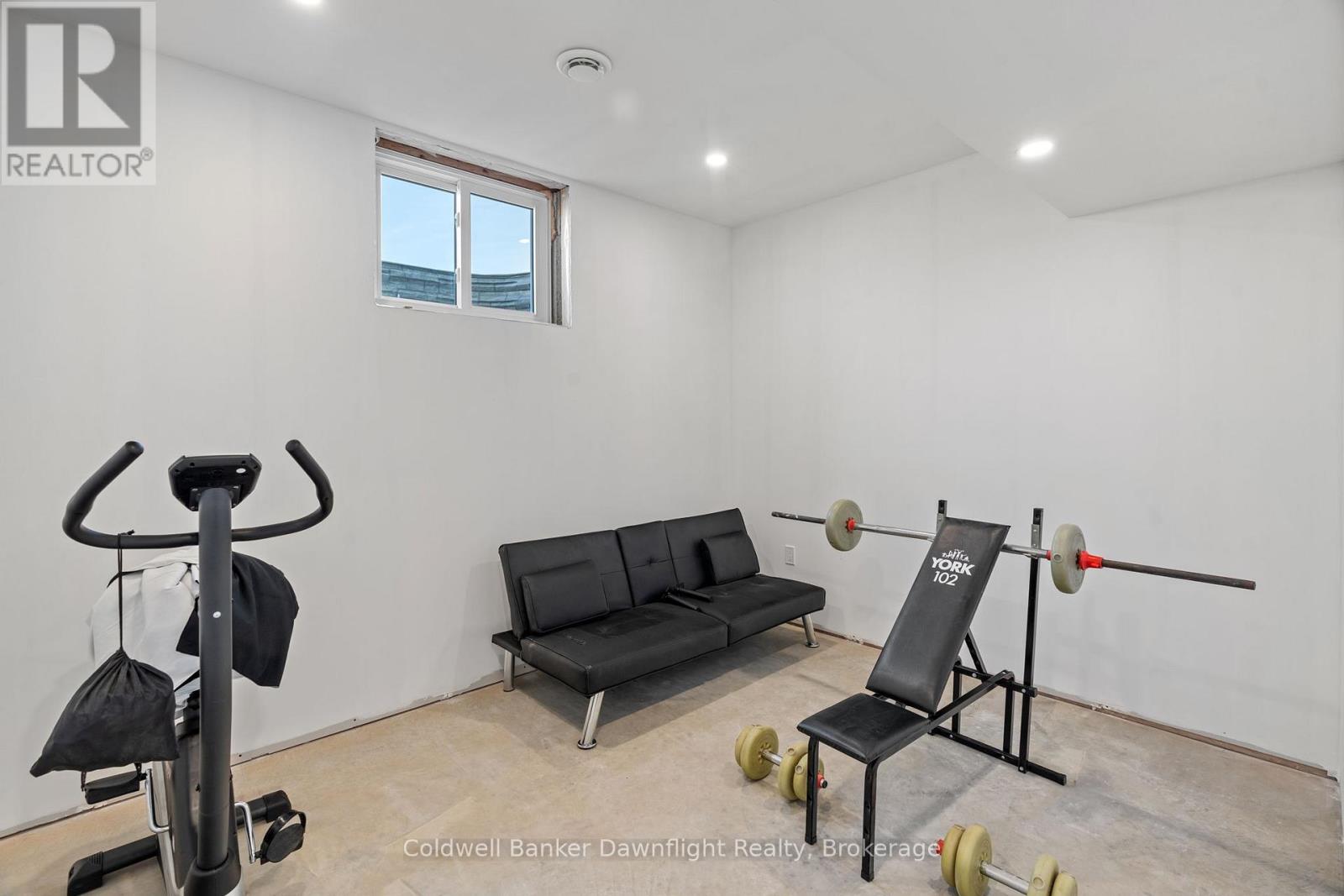 714 GLORIA STREET - 36