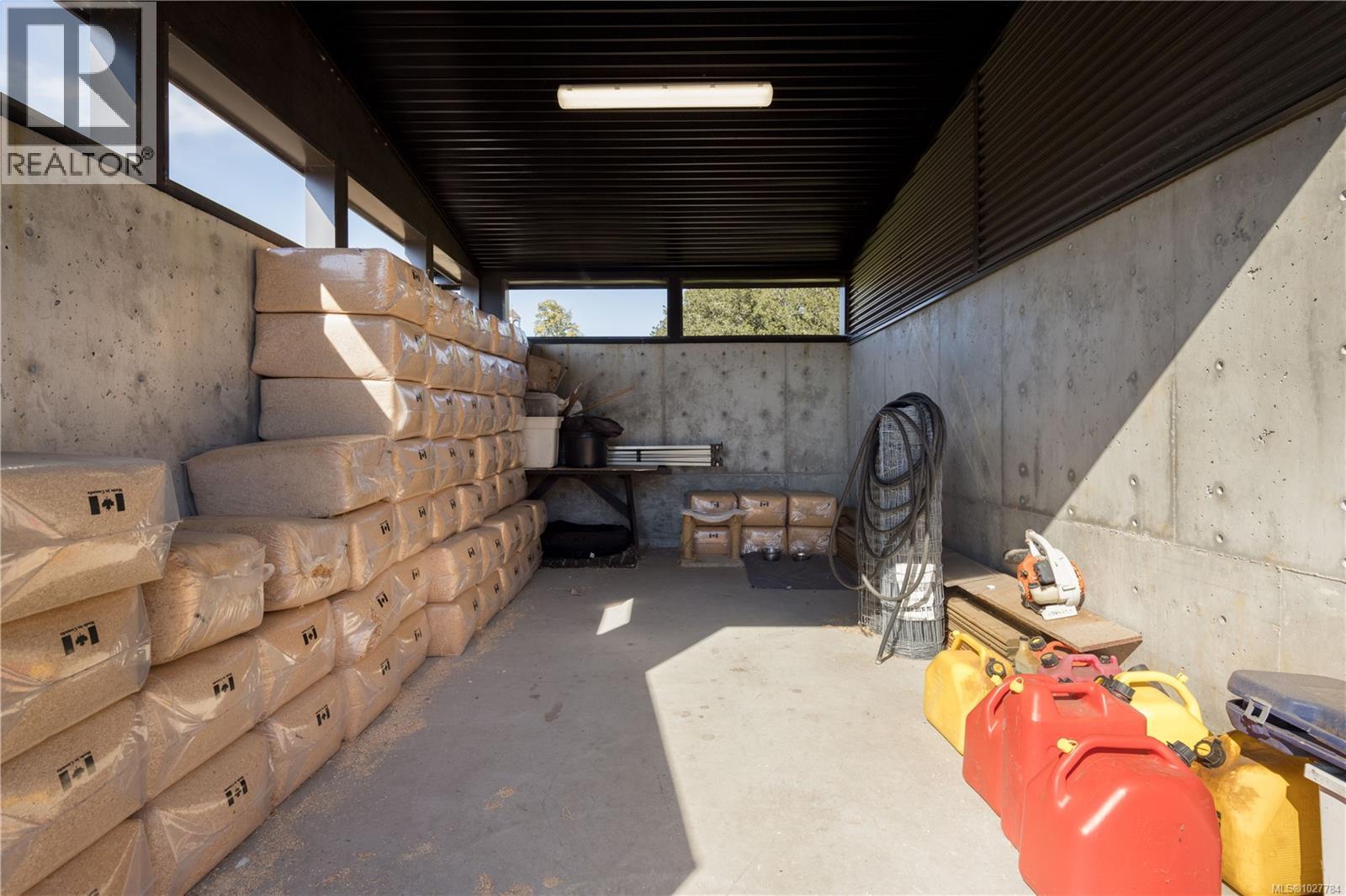 7756 West Saanich Rd - 48