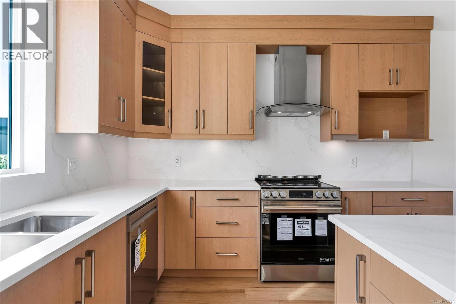 1 1559 Ash Road, Saanich