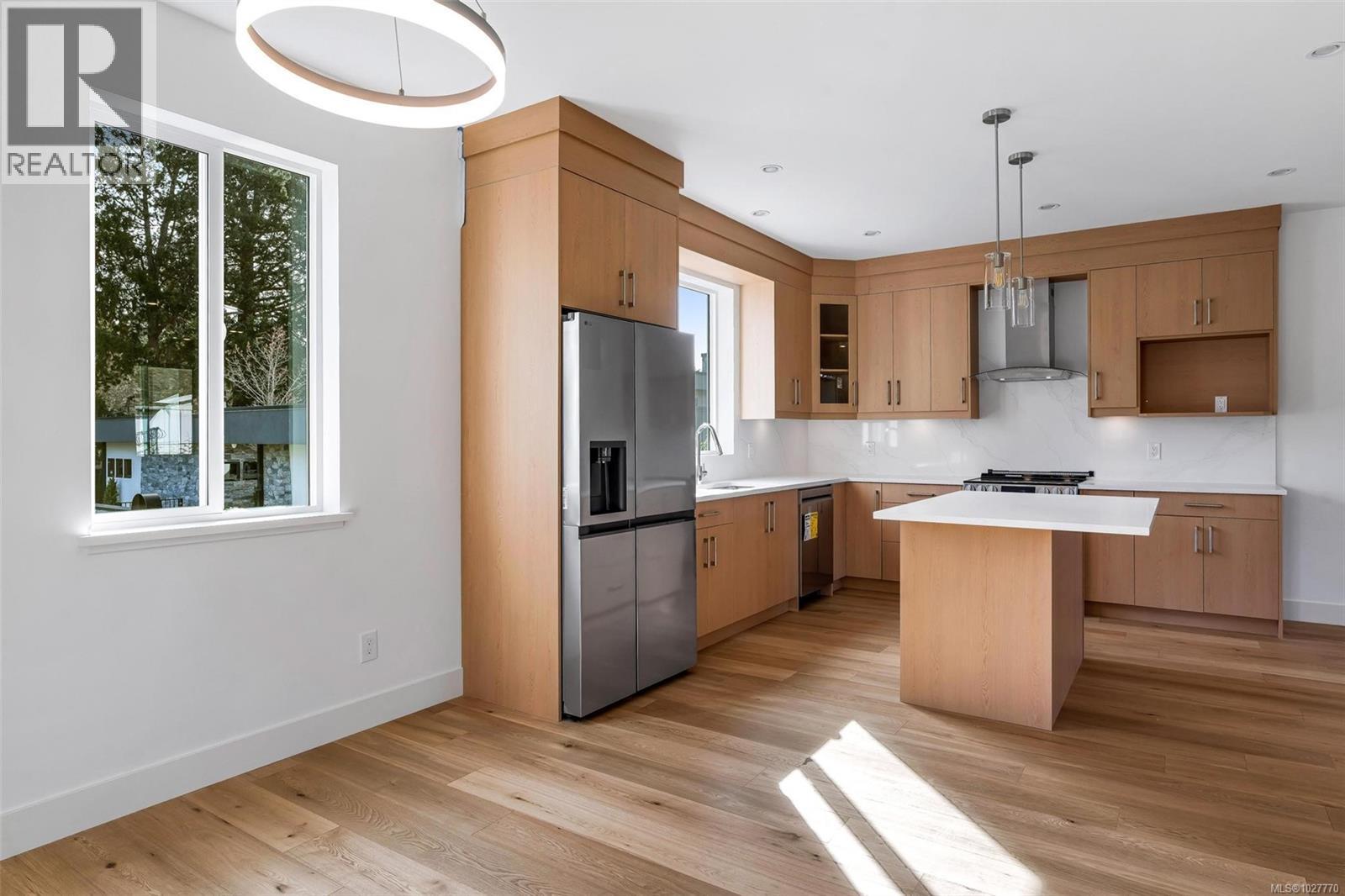 1 1559 Ash Road, Saanich