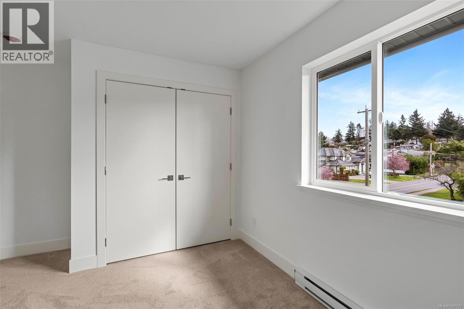 1 1559 Ash Road, Saanich