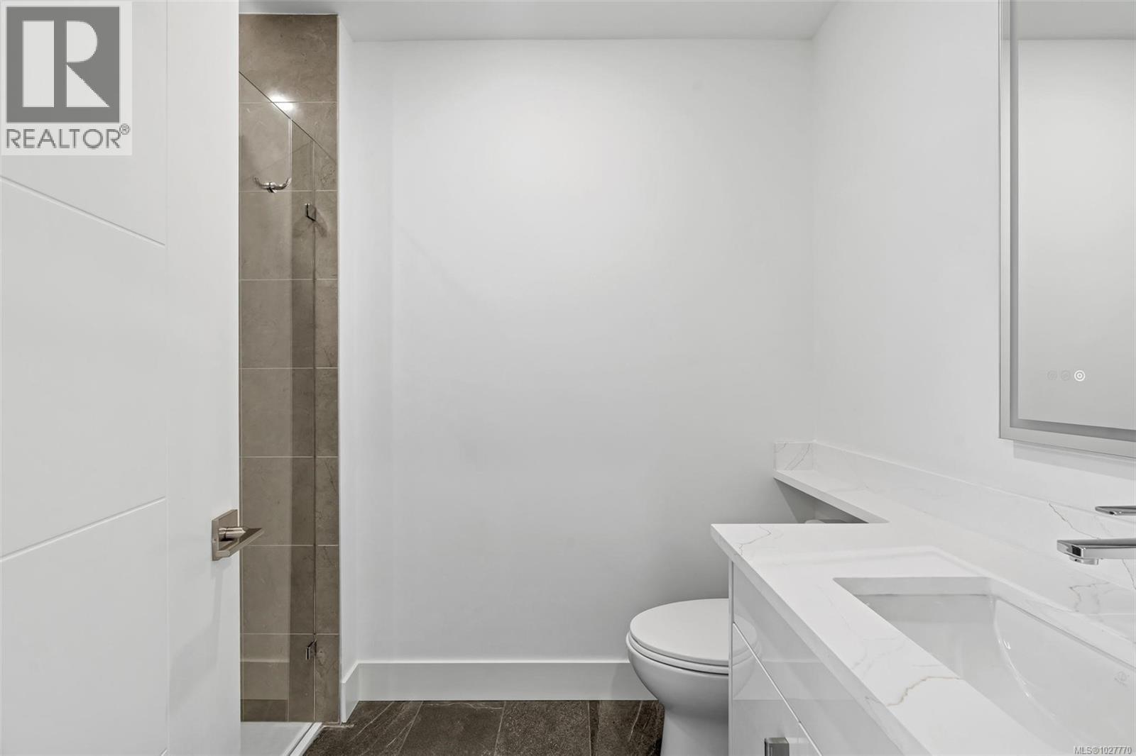 1 1559 Ash Road, Saanich