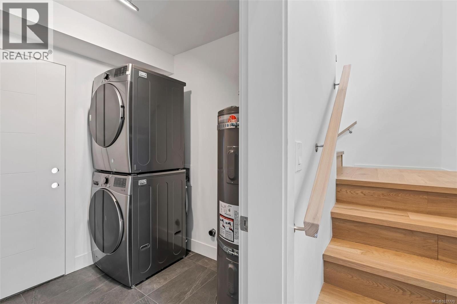 1 1559 Ash Road, Saanich