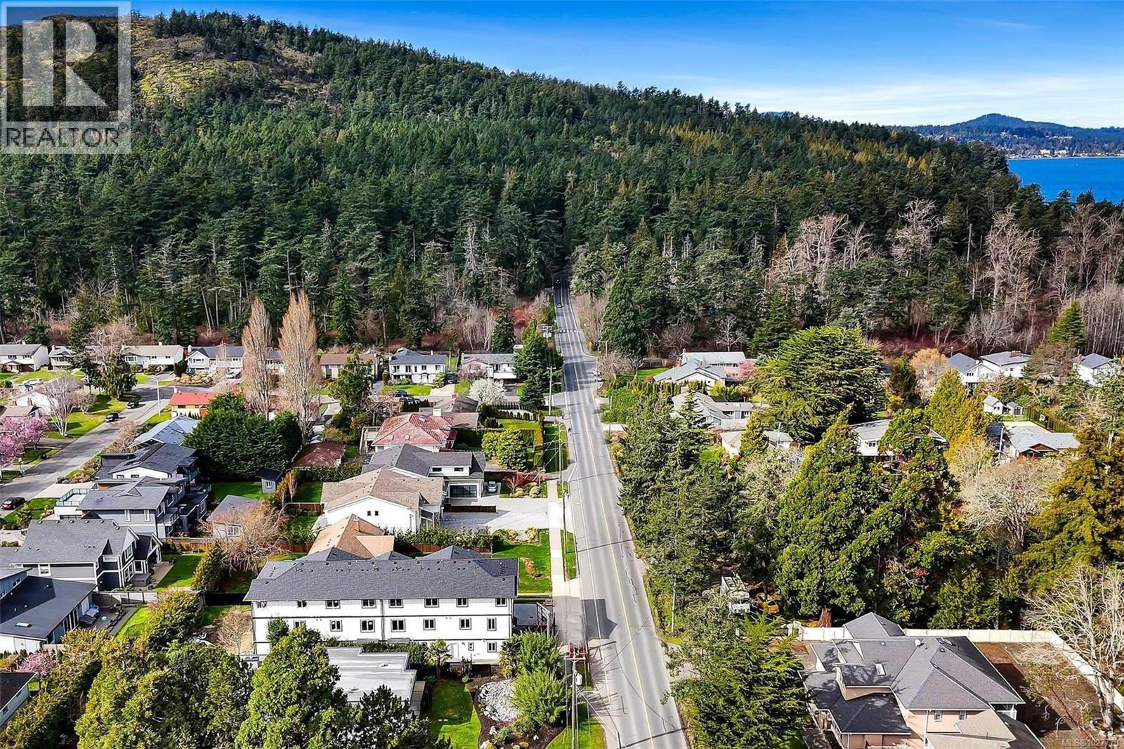 1 1559 Ash Road, Saanich