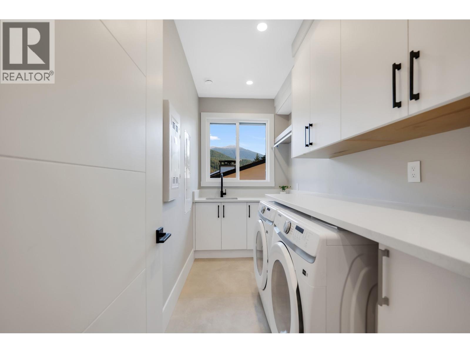 1352 JUDD ROAD, Squamish