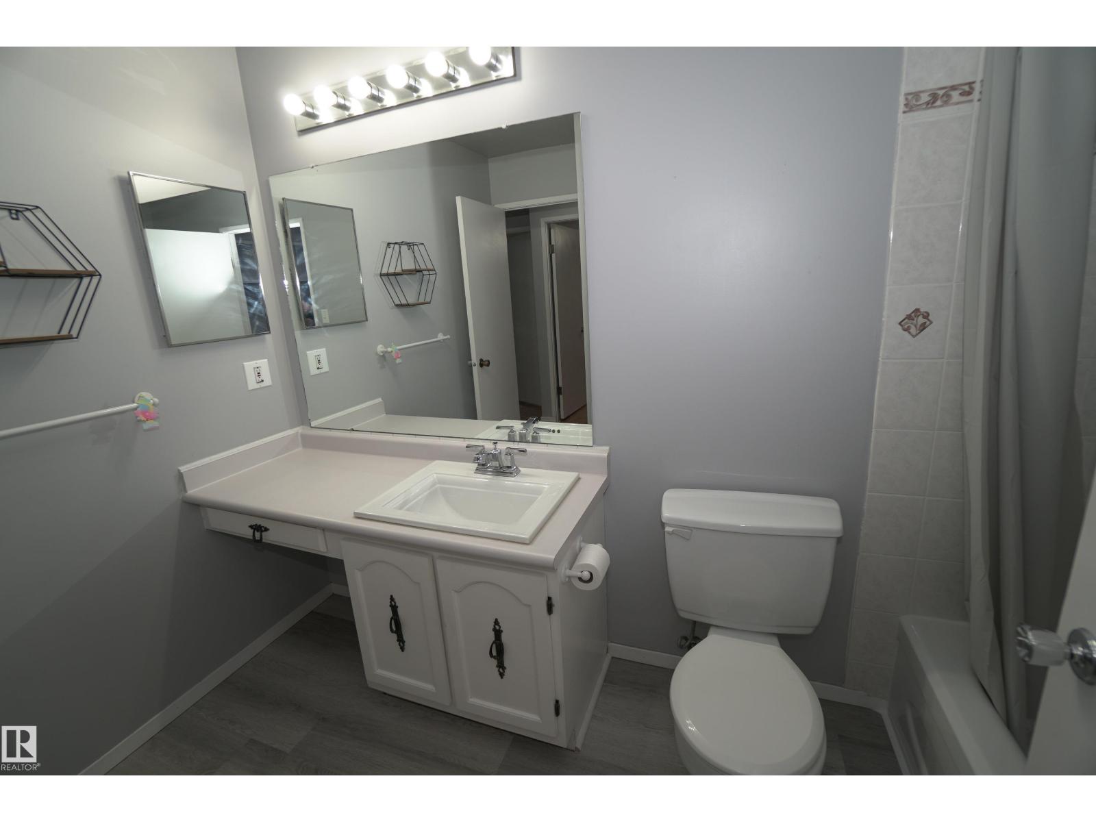 245 SURREY GARDENS NW - 20