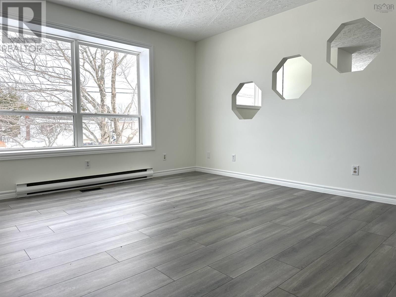 Property 24 of 48 of 14 Crescent Drive