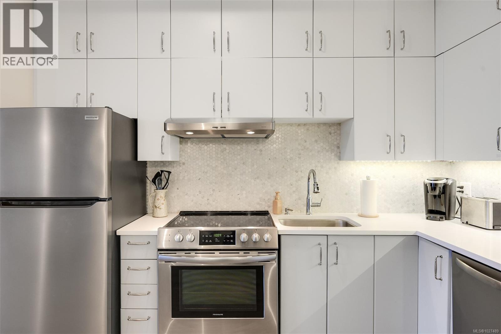 413 409 Swift St, Victoria