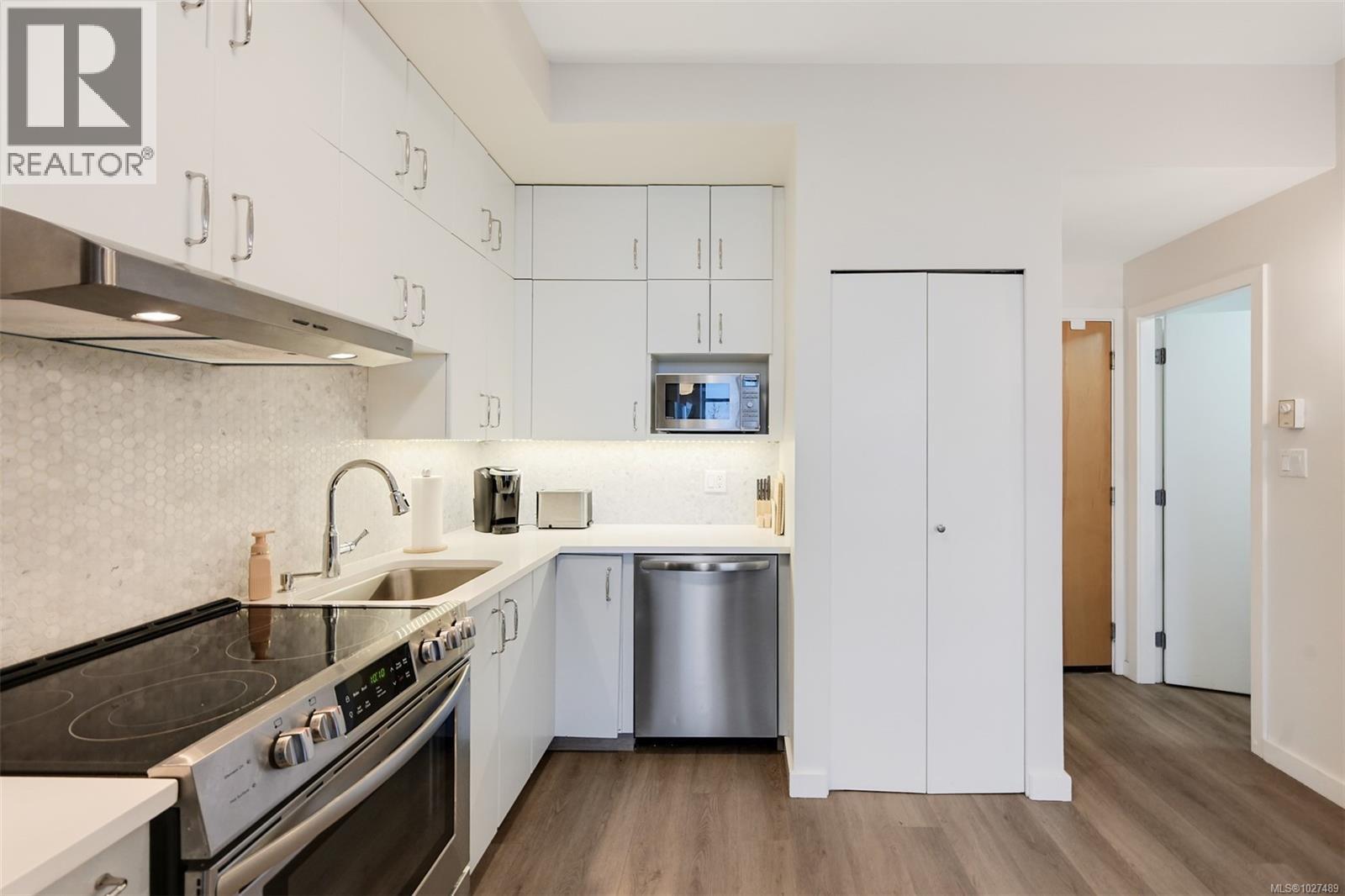 413 409 Swift St, Victoria