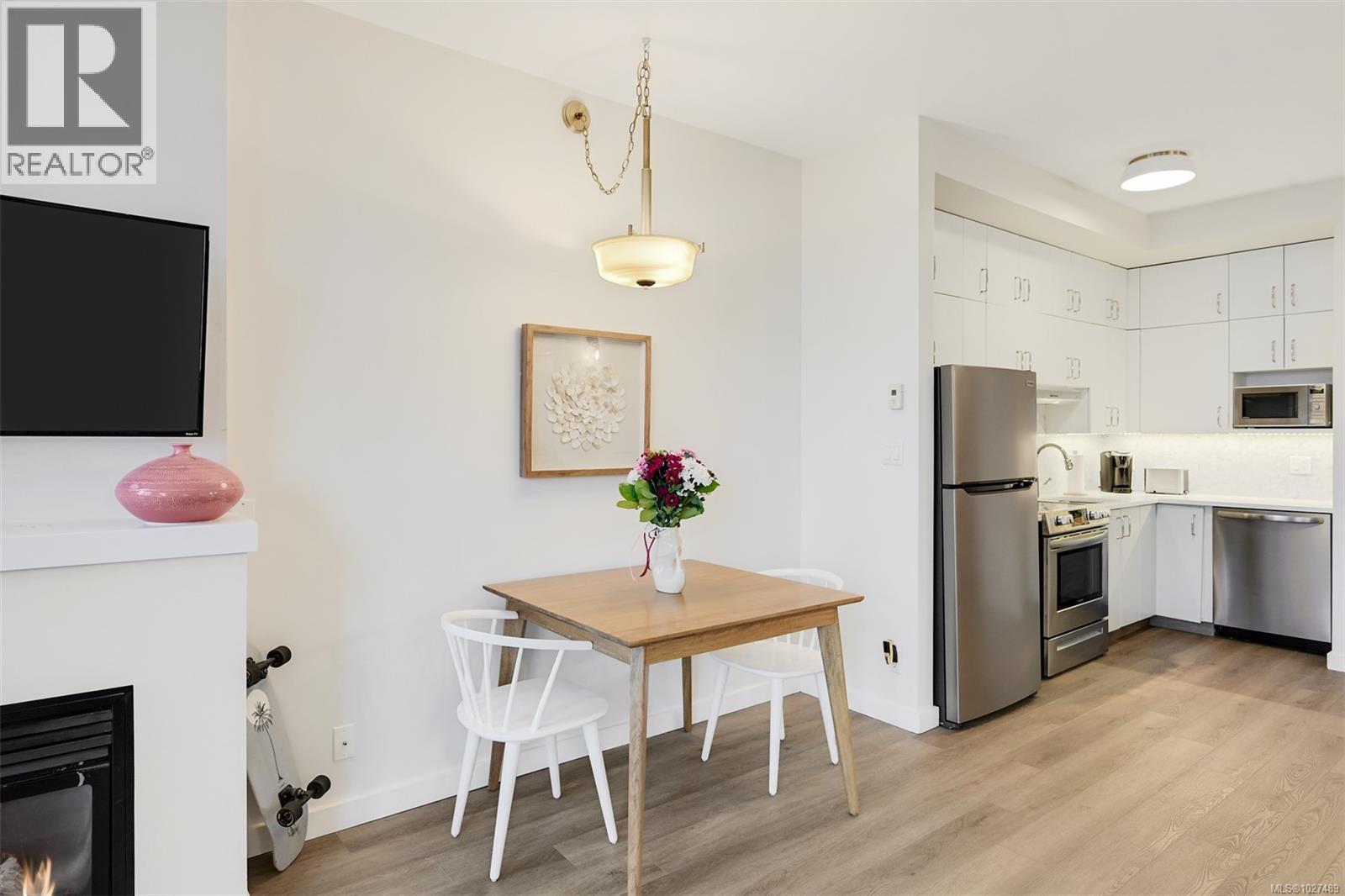 413 409 Swift St, Victoria