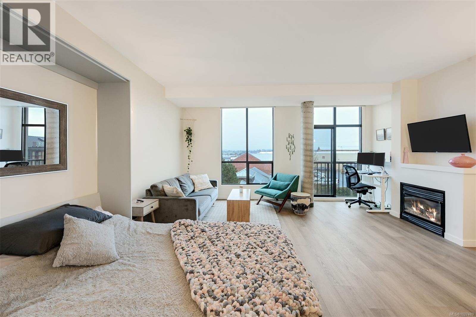 413 409 Swift St, Victoria